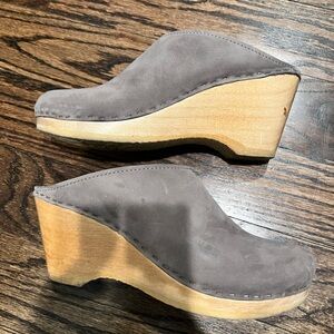 No. 6 New School Grey Clog